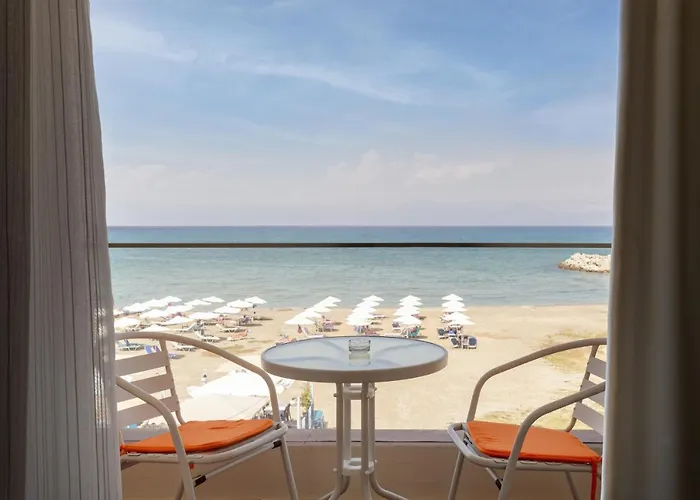 Aqua Luxury Suites By Estia Roda 