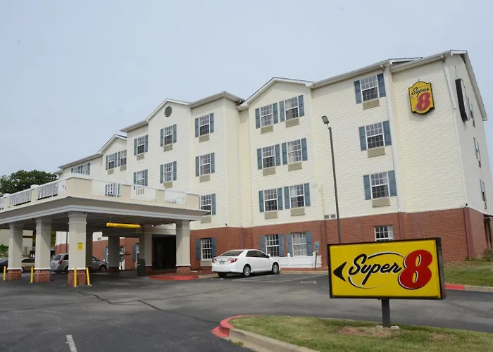 Super 8 By Wyndham Louisville/Expo Center