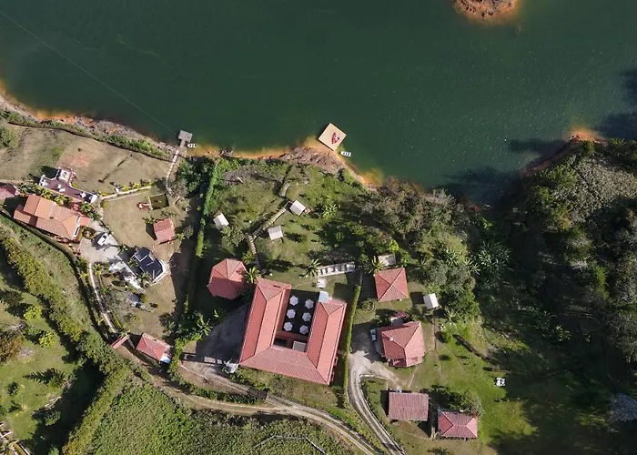 Soy Local Guatape Campestre Hotel