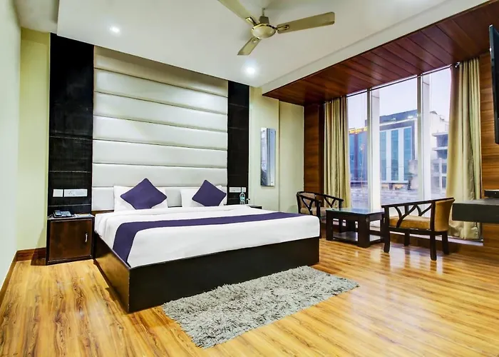 Hotel The Diamond 2 Min From Zirakpur Bus Stand