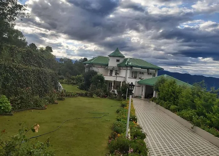 Rosewood Estate Bed & Breakfast Chail