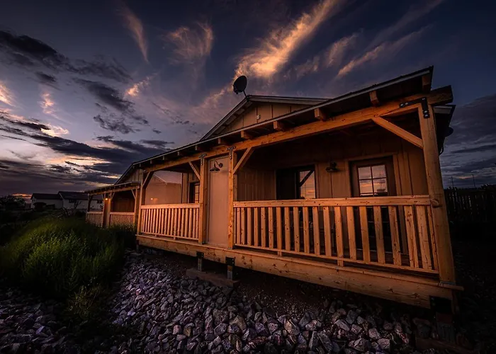 -Pet Friendly- Miners Cabin #5 -Two Double Beds - Private Balcony Tombstone