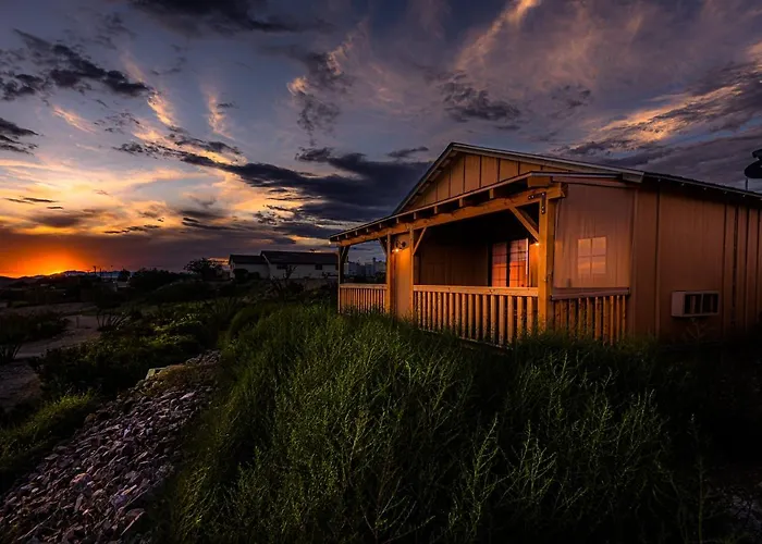 -Pet Friendly- Miners Cabin #5 -Two Double Beds - Private Balcony Tombstone