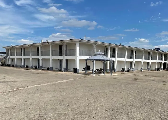 Dilley Executive Inn