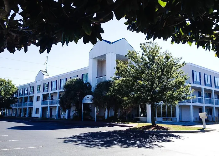 Baymont By Wyndham Wilmington Hotel