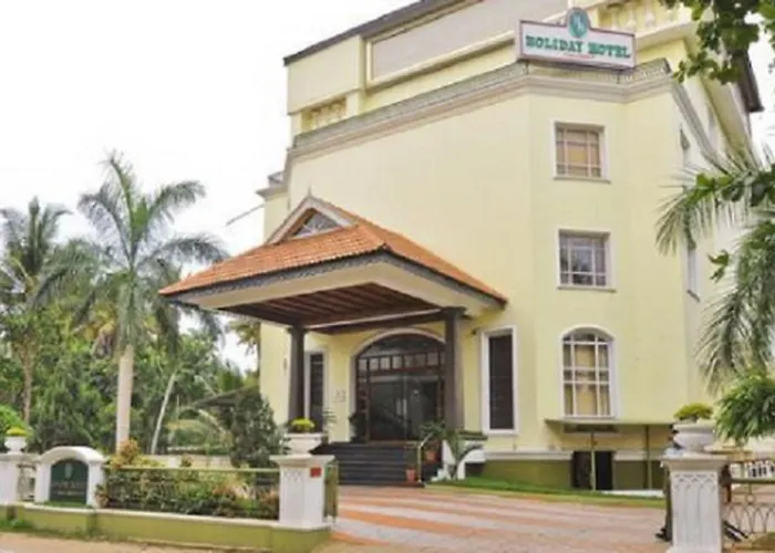 Holiday Hotel Cherai Beach