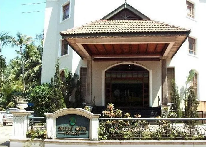 Holiday Hotel Cherai Beach