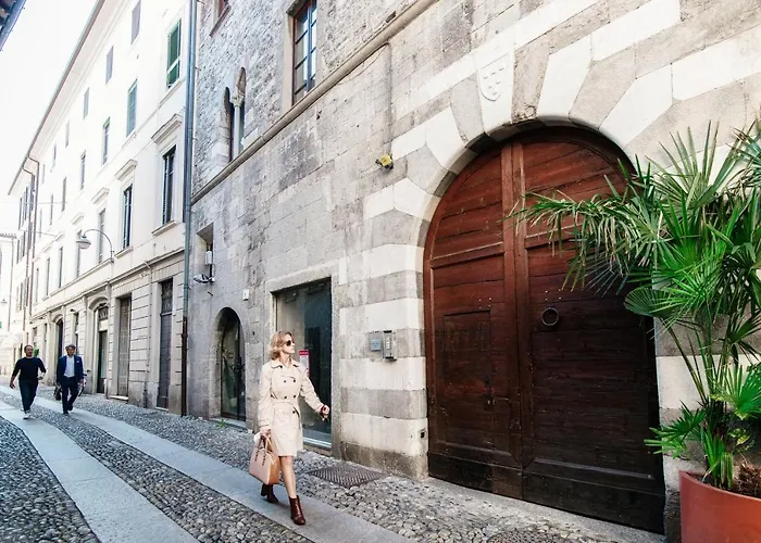 Historical Suites - The House Of Travelers Como
