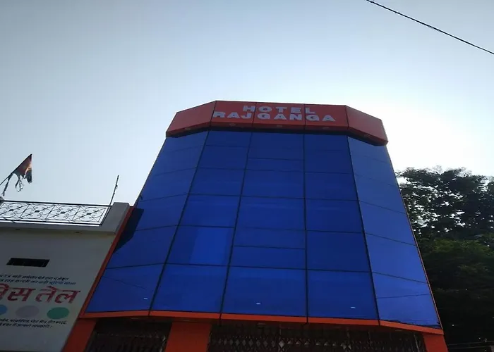Staymaker Hotel Raj Ganga Gonda