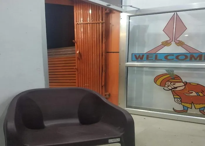 Staymaker Hotel Raj Ganga Gonda