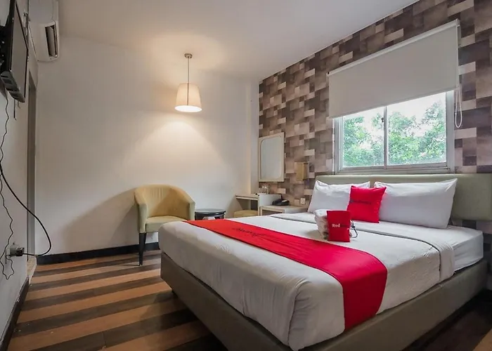 Reddoorz Plus Near Mangga Besar Station 2 Jakarta