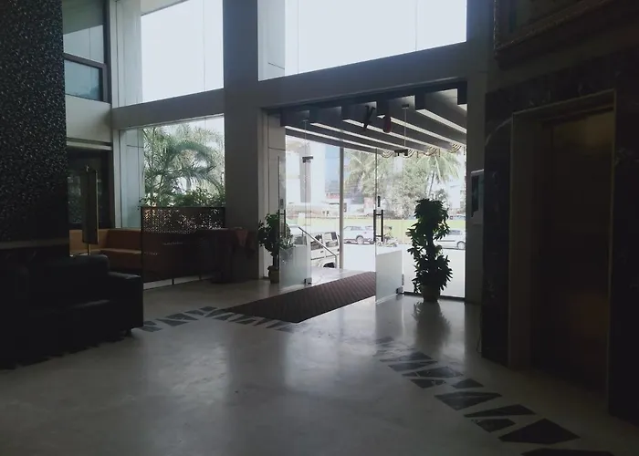 Hotel Udayanraje Palace Ahilyanagar