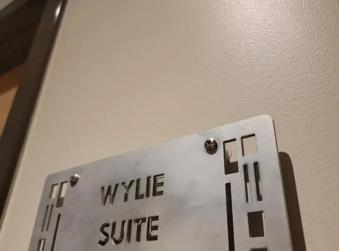 Suites At 118 Bloomington