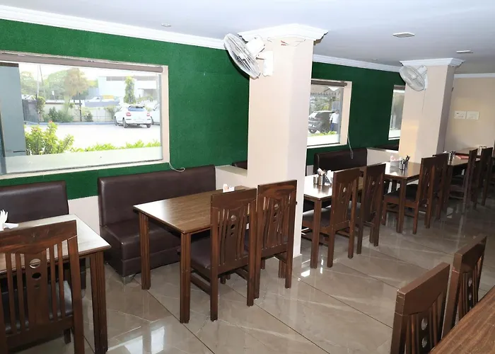 Hotel Sai Neel Surat