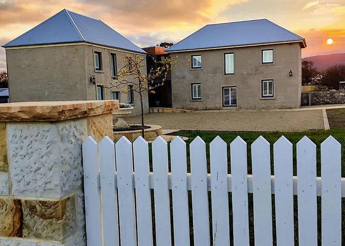 Triabunna Barracks Bed & Breakfast