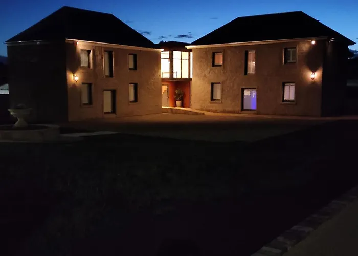 Triabunna Barracks Bed & Breakfast