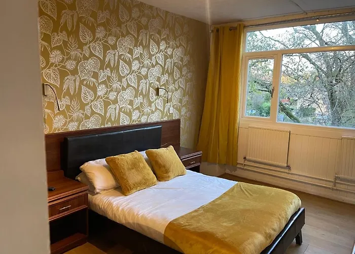 West Park Hotel Chalets Clydebank