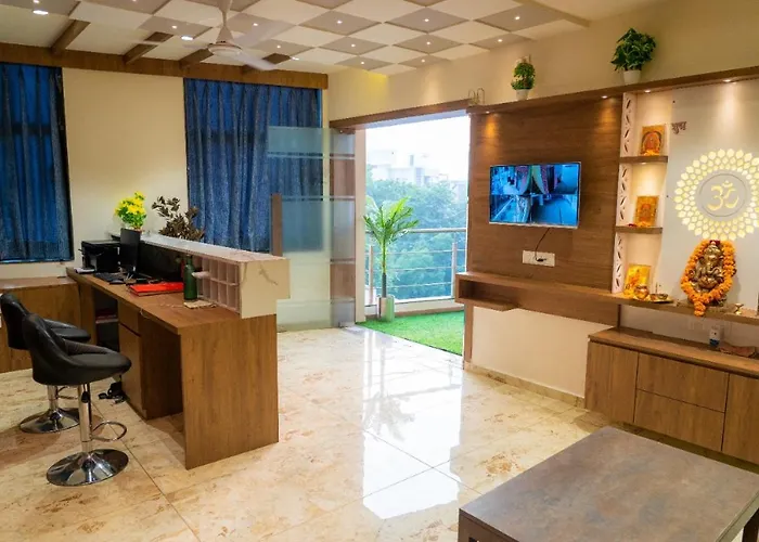 Hotel Lee Grand Anand