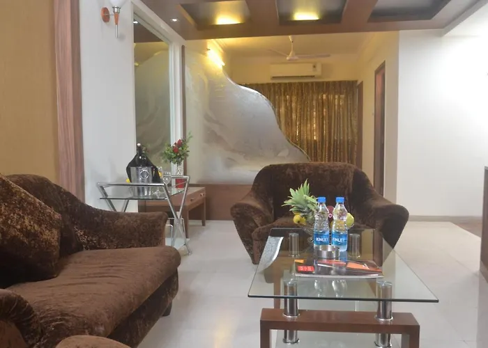 Hotel Plaza Bombay