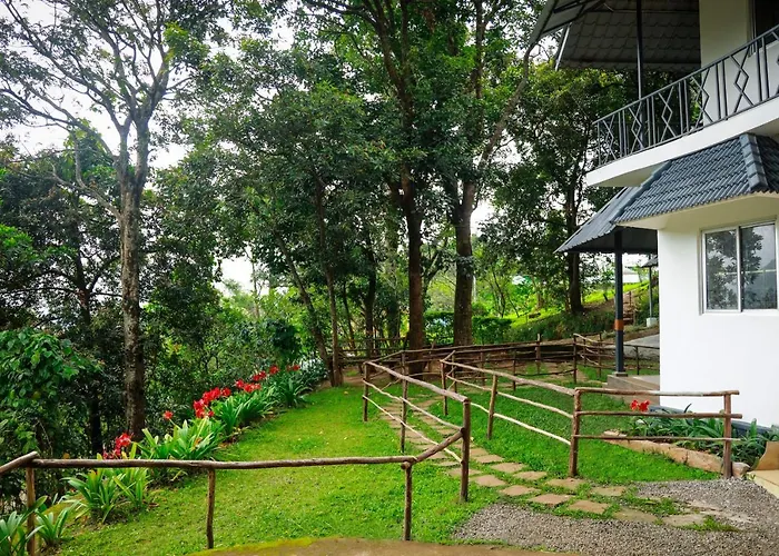 Golden Fern Resort Kanthalloor