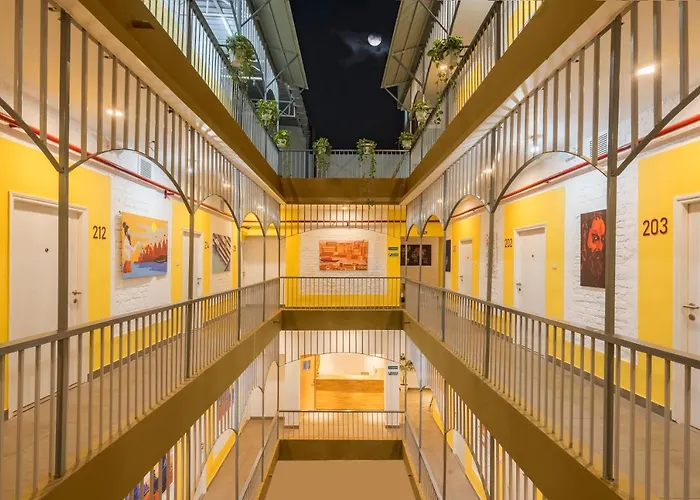 Bedzzz Varanasi By Leisure Hotels, 1 Km From Dashwasamedh Ghat