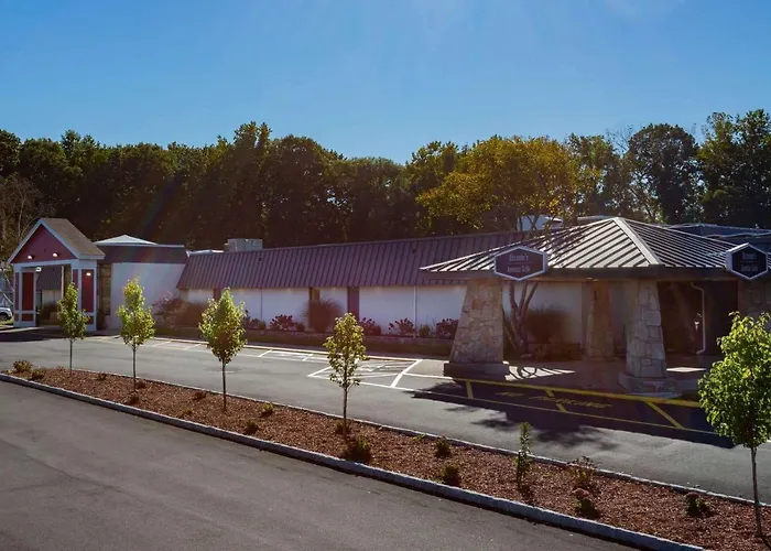 Ramada By Wyndham Hartford North - Bradley Airport Hotel Windsor Locks