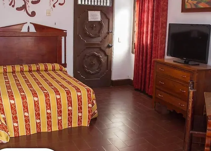 Hotel Colonial Manzanillo