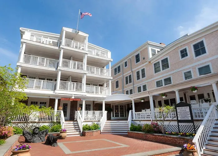 Vineyard Square Hotel And Suites Edgartown