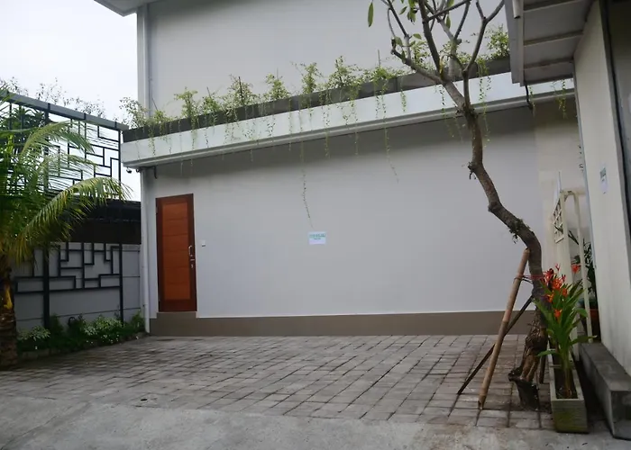Puri Kesari Guest House Sanur 