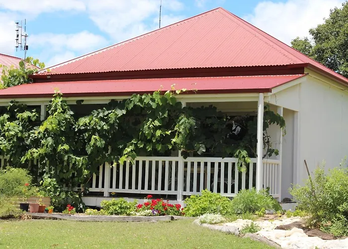 Glenlyon Dam Holiday Cottage & Farmstay Stanthorpe