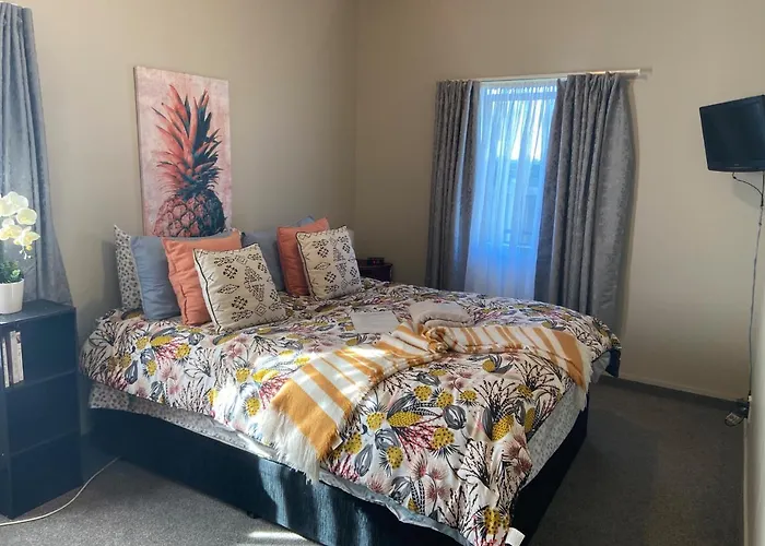 Warm On Waterloo Bed & Breakfast Palmerston North
