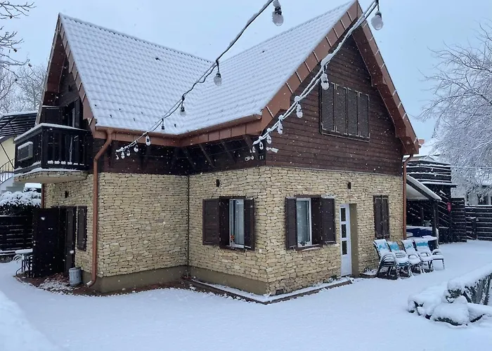Penthouse privát Jakuzzival Smeraldo Villa Siófok