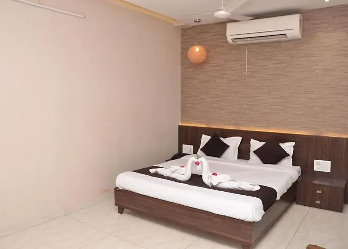 Hotel Om Palace And Party Plot Palitana