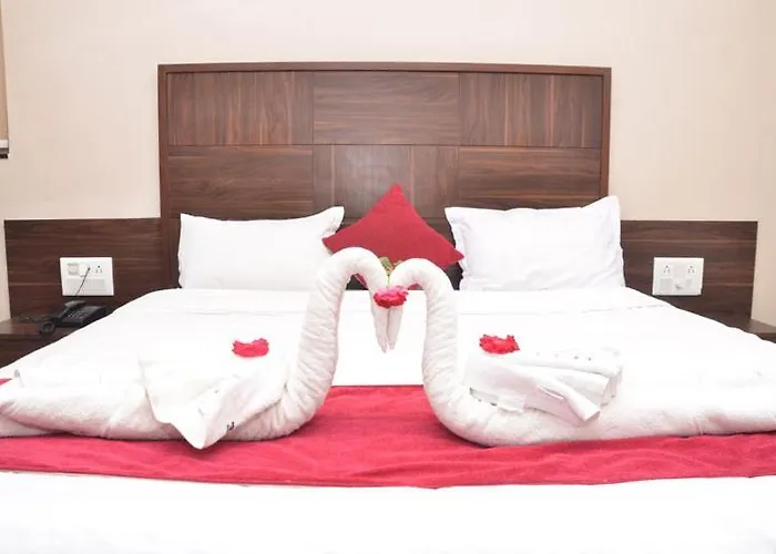 Hotel Om Palace And Party Plot Palitana