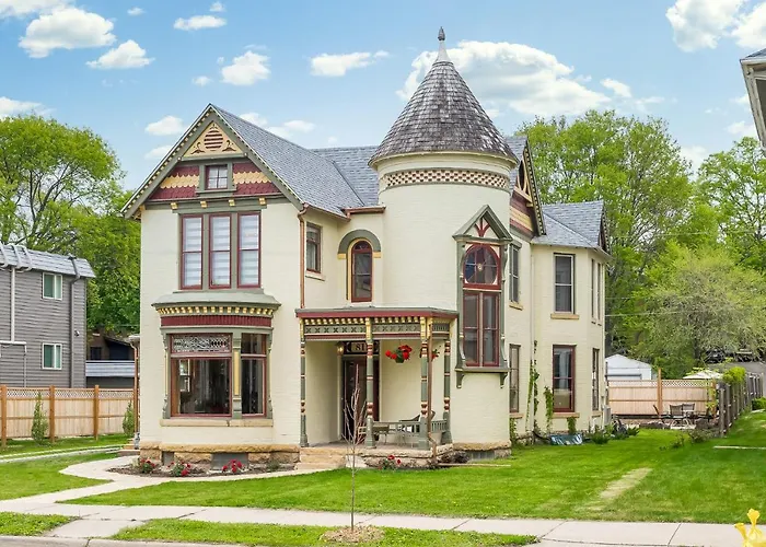 Moulin Rouge House Bed And Breakfast Mankato