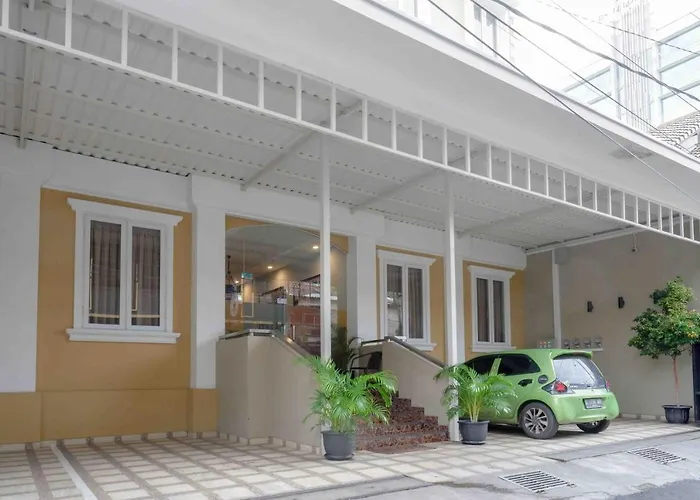 Sans Hotel Empress Simpang Lima Semarang