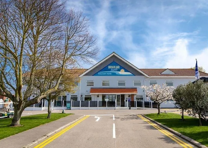 The Winchester: Pet-Friendly Caravan on Broadland Sands Holiday Park Corton 