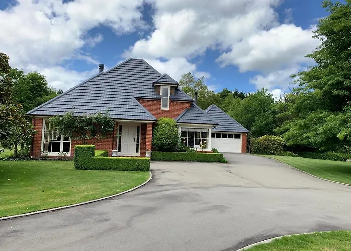 Pin Oaks Luxury Bed & Breakfast Palmerston North