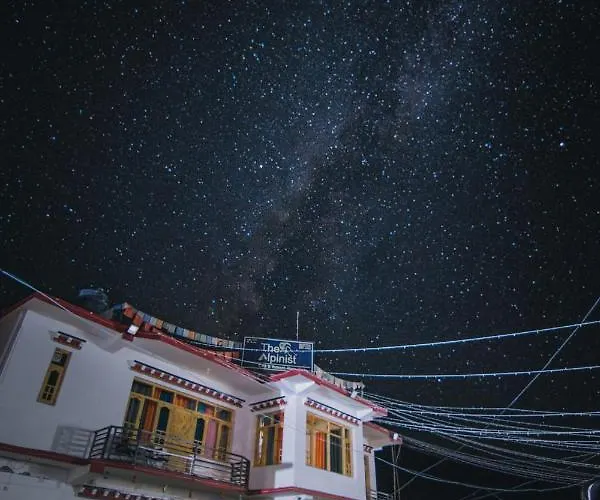 The Alpinist Cafe And Retreat Hotel Kaza
