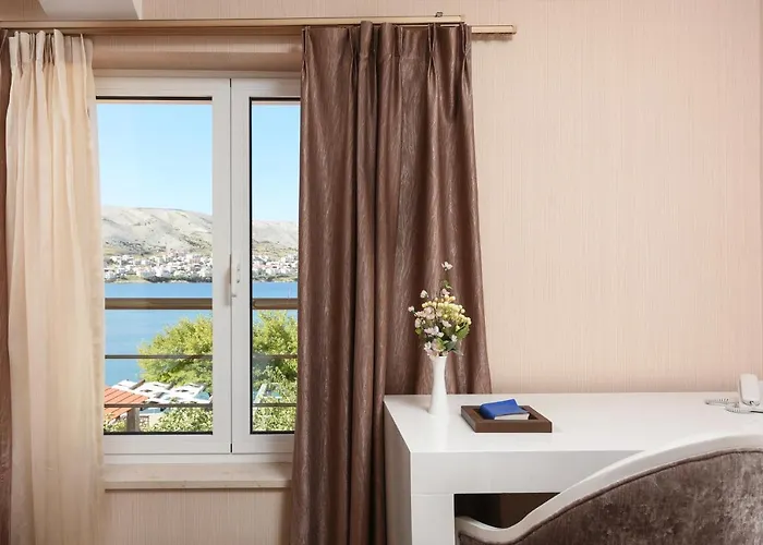 Family Hotel Zane Pag Town