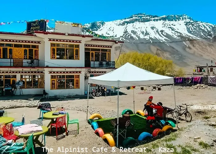 The Alpinist Cafe And Retreat Hotel Kaza