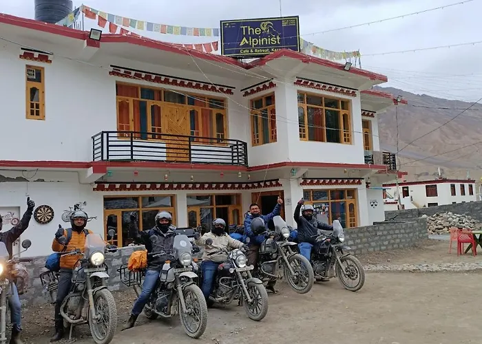 The Alpinist Cafe And Retreat Hotel Kaza