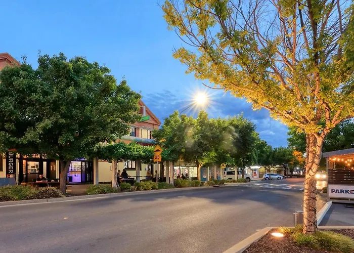 Broadway Hotel Parkes