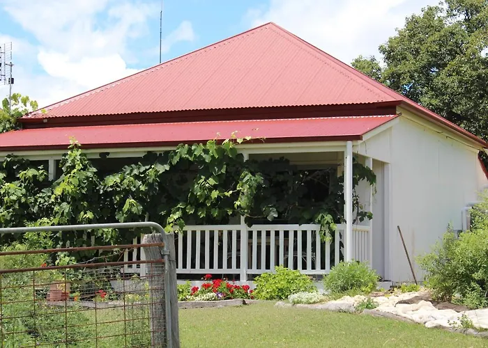 Glenlyon Dam Holiday Cottage & Farmstay Stanthorpe