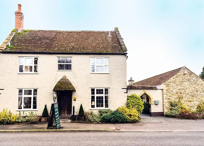The Half Moon Inn And Country Lodge Yeovil