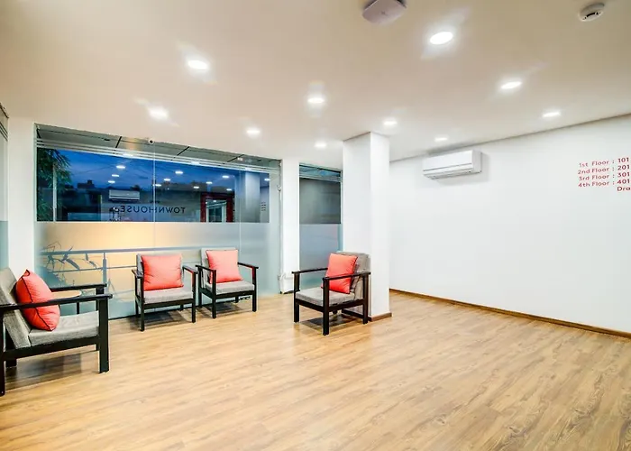 Oyo Townhouse 104 Koramangala Maharaja Signal Hotel Bangalore