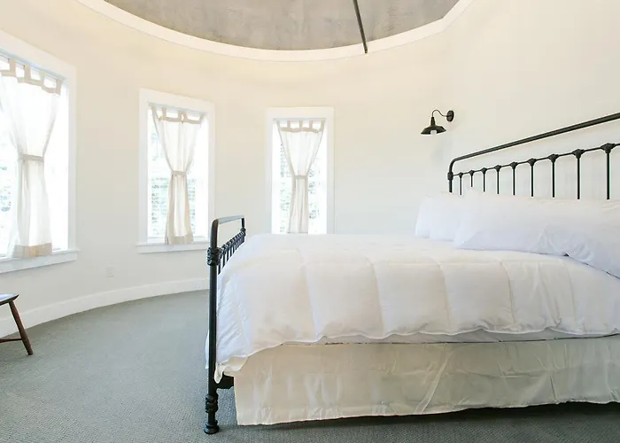 Farmhouse Suites By Amish Country Lodging Millersburg