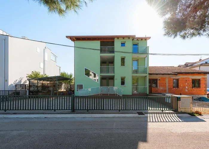 Andrea House With Apartments Umag
