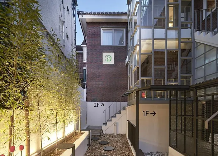 Monday Cracker Hongdae Hotel โซล