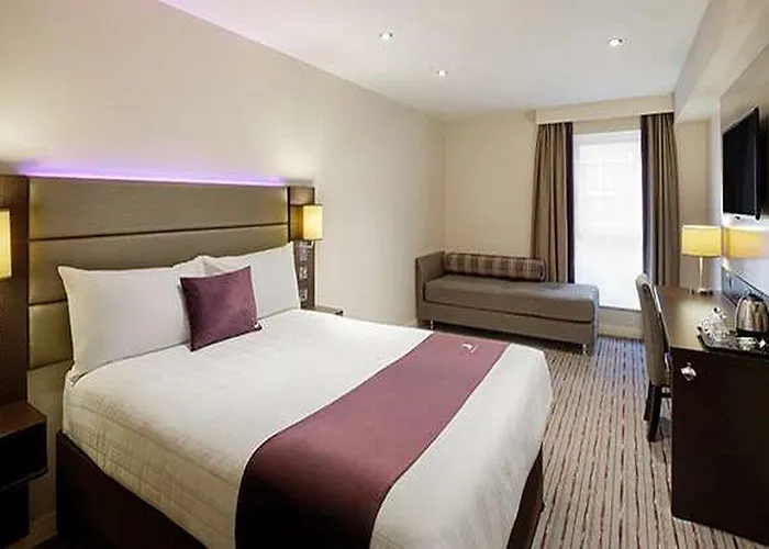 Premier Inn Premier Inn Witney